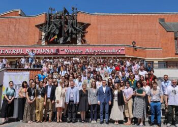 Peste 300 de tineri s-au întâlnit la Bălți. Au simulat un referendum și au discutat cu mai mulți oficiali