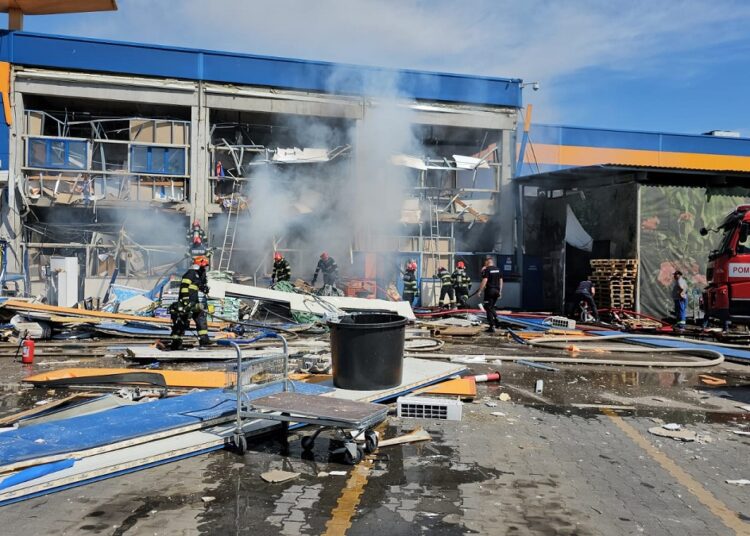 VIDEO | Explozie puternică la un magazin din Botoșani. 15 răniți, două victime intubate