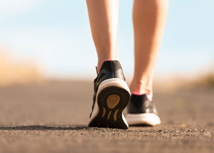 Mersul pe jos este mai util decât credeai. Iată de ce te scapă