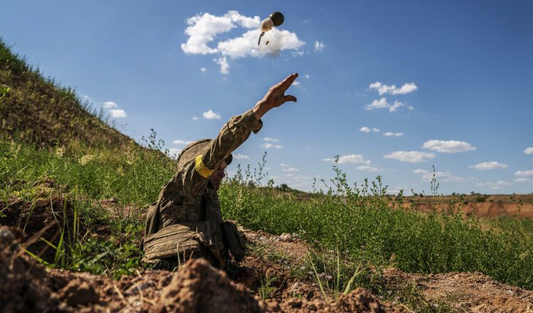 Din închisoare în tranșee. Cum încearcă Ucraina să transforme deținuții în soldați