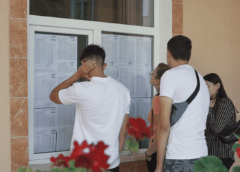 VIDEO | 10 pe linie pentru trei tineri din Bălți. Alți 73 au picat BAC-ul