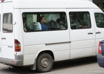 VIDEO | Caz revoltător la Briceni. Pasagerii unui microbuz au sunat la 112. Șoferul era beat criță