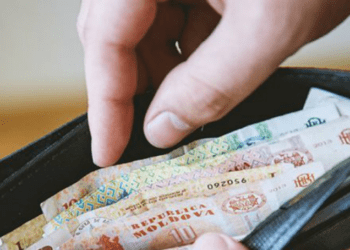 Ce salarii își doresc moldovenii ca să nu plece din țară