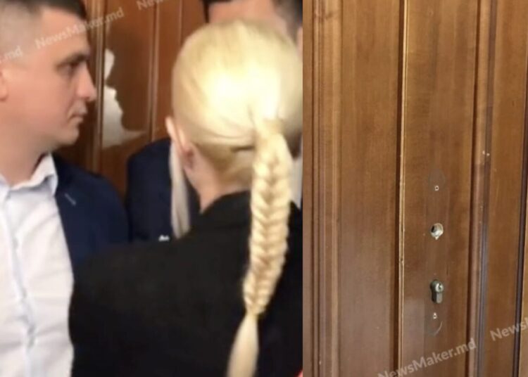 „Rușine!”. Deputații lui Șor au încercat să intre la ședința Parlamentului. Au rupt mânerul ușii