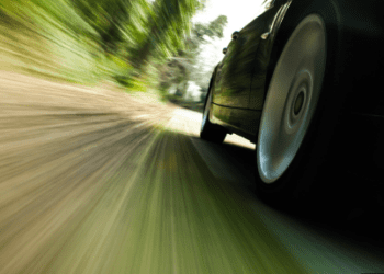 Tânăr de 20 de ani, la volanul unui BMW, cu 147 km/h pe străzile din Briceni