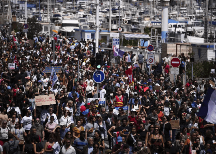 Proteste masive în Franța, împotriva extremei drepte. „Suntem potenţial într-un moment de cotitură pentru democraţie”