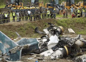 VIDEO | Un avion s-a prăbușit în Nepal la scurt timp după decolare. Pilotul este singurul supraviețuitor