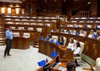 Zeci de elevi din R. Moldova au vizitat săptămâna trecută clădirea Legislativului