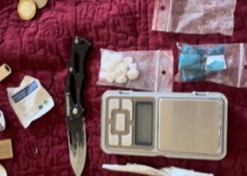 VIDEO | Vindeau, dar și consumau droguri de rând cu clienții. Două femei din capitală riscă ani grei de închisoare