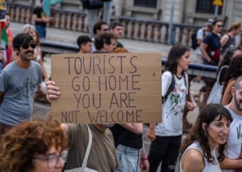 Barcelona va crește taxele turistice pentru cei care vizitează orașul pentru mai puțin de 12 ore