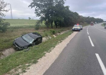 VIDEO // Accident în apropiere de Bălți. Șoferul a derapat de pe traseu