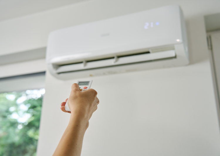 Din cauza caniculei, cetățenii folosesc prea multe aparatele de aer condiționat. Îndemnul ANRE