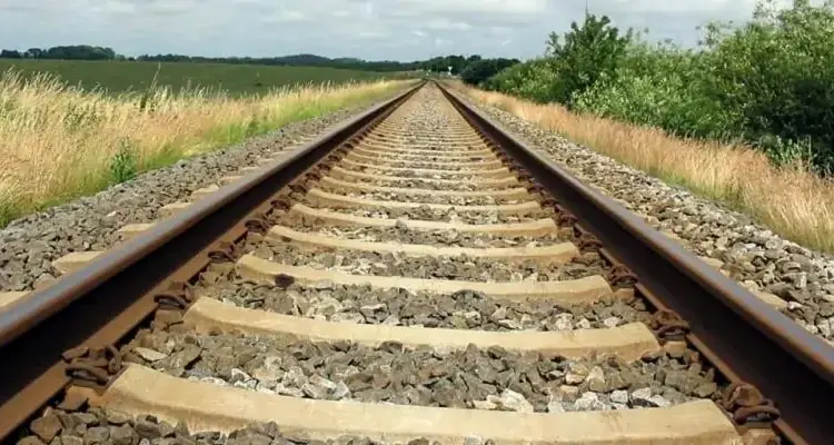 Moarte misterioasă la Drochia. Un bărbat a fost găsit fără suflare pe calea ferată