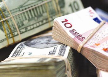 Euro și dolarul se ieftinesc