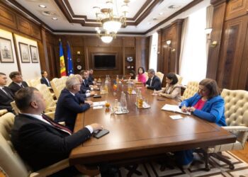 Președintele Parlamentului a discutat cu un grup de senatori români