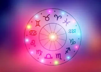 HOROSCOP: Săgetătorii au probleme financiare, iar Vărsătorii sunt foarte secretoși