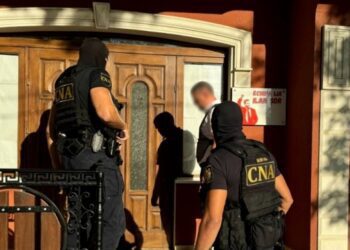 Organizau proteste și ofereau bani. Șase activiști “ŞOR”, reținuți de CNA