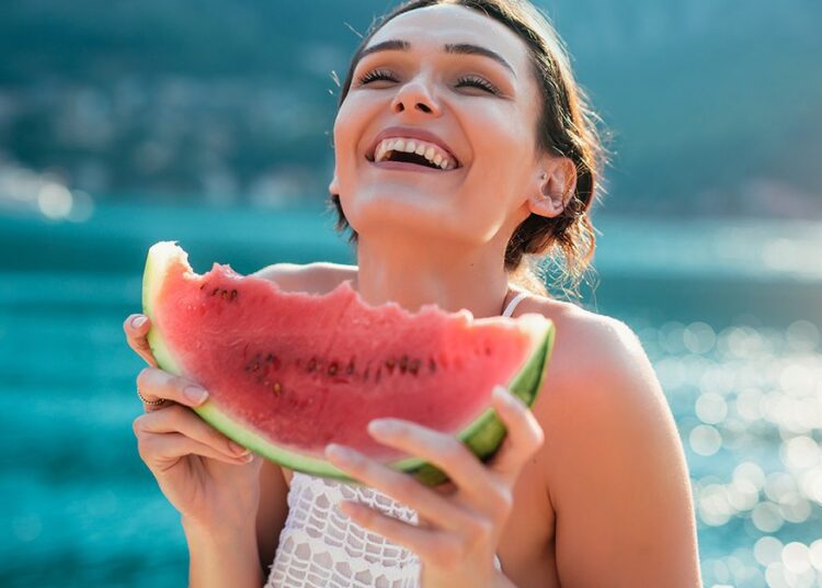 Un nutriționist dezvăluie: Există 6 super-alimente care pot reduce transpirația și îmbunătăți mirosul corporal, în plină caniculă