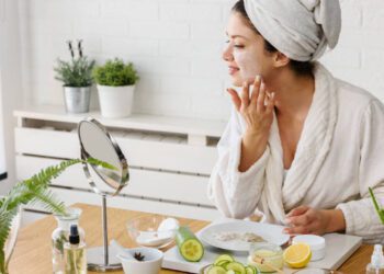 10 măști de față făcute acasă pe bază de alimente și care îți vor face pielea minunată