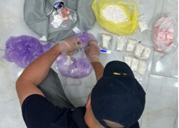 VIDEO | Droguri în valoare de circa un milion de lei, ridicate de ofițerii INI. Suspecții au fost reținuți