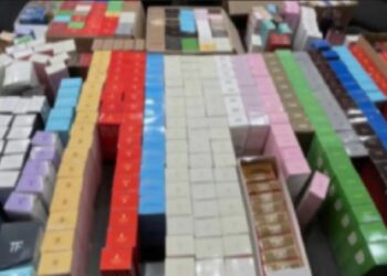 VIDEO | Au vrut să facă bani pe frumusețe. Doi bărbați din capitală, reținuți