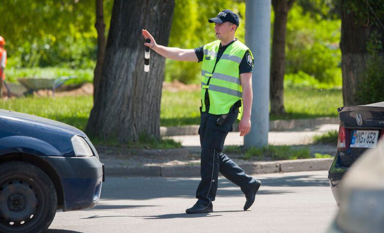 Mii de șoferi, amendați în weekend. Unii conduceau în stare de ebrietate avansată