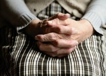 Tânărul din Fălești care și-a violat propria bunică, trimis pe banca acuzaților. Acesta riscă 6 ani de închisoare