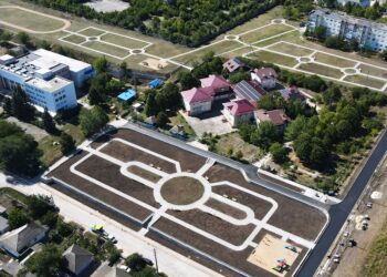 FOTO | Terenuri de joacă și un complex sportiv modern, construit la Drochia