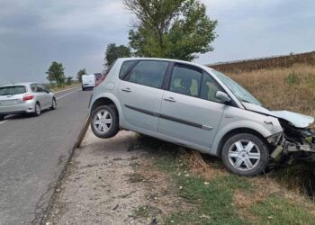 FOTO / Accident în nordul țării: O femeie din Florești a ajuns cu mașina într-un șanț