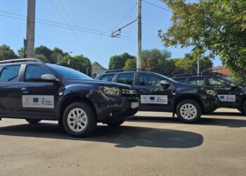 Trei mașini procurate cu sprijinul UE ajung la asistenții sociali din nordul țării