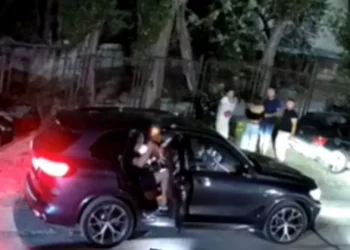 Focuri de armă la Chișinău: un bărbat, aflat într-o mașină, a efectuat patru împușcături și a plecat