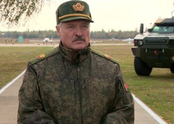 Aleksandr Lukaşenko afirmă că aproape o treime din forţele armate belaruse sunt desfăşurate la frontiera cu Ucraina