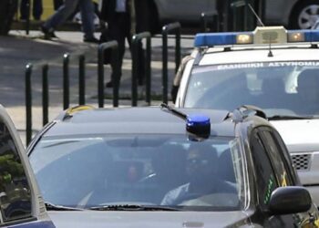 Atac mafiot în Grecia. Mai mulți oameni au fost împușcați, iar turiștii au intrat în panică