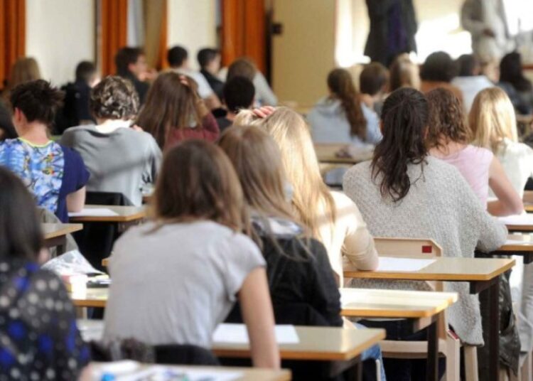 A început sesiunea suplimentară de examen pentru absolvenții de gimnaziu. Câți elevi au susținut astăzi examenul la Istoria românilor și universală
