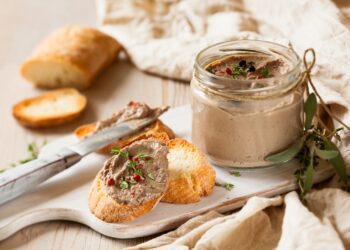 FOTO | Atenție! Un lot de pate cu carne de găină, retras din comerț. Ce conține produsul alimentar