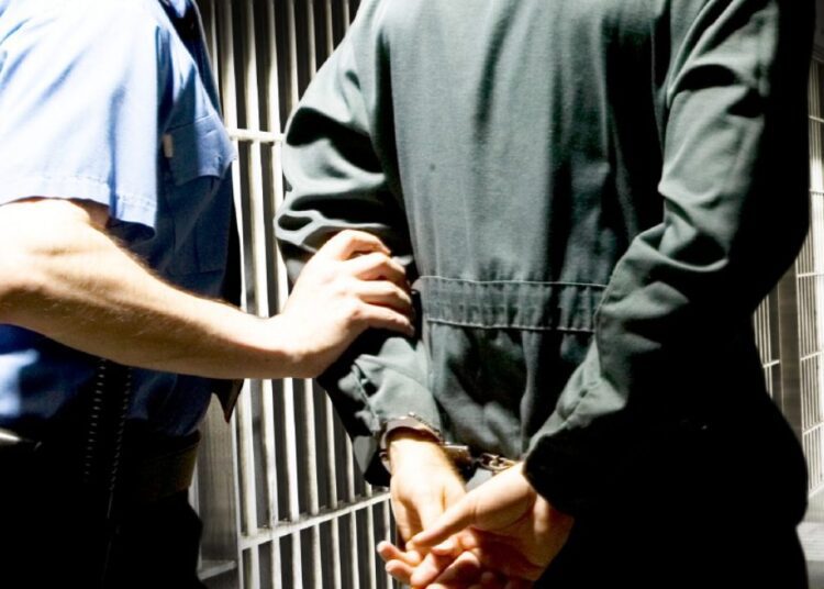 A încercat să-și omoare avocatul. Un bărbat din Ocnița, condamnat la închisoare