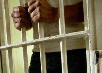 Bătuți cu sânge rece. Cinci polițiști, inclusiv un fost comandant de grupă la „Fulger”, condamnați pentru torturarea minorilor