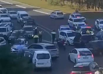 VIDEO | Un tânăr de 20 de ani a comis 5 accidente rutiere refuzând să stopeze la indicațiile polițiștilor