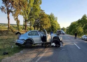 O tânără de 21 de ani a decedat la Edineț. Mașina s-a inversat pe traseu