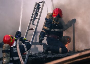 Incendiu la o întreprindere de mezeluri din orașul Fălești. Un bărbat, transportat de urgență la spital