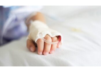 Copilul de doi ani din Ungheni, care a căzut în golul unui ascensor, încă în comă