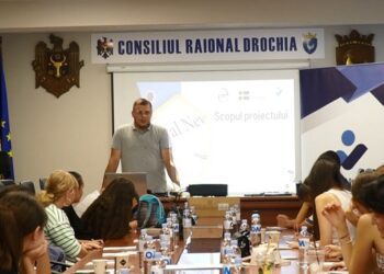 VIDEO | Tinerii din Drochia își doresc un viitor democratic și prosper: „Aceasta ne poate ajuta să schimbăm mentalitățile nocive”
