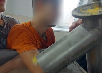 Un bărbat a fost salvat de IGSU, după ce a rămas cu mâna blocată într-un utilaj