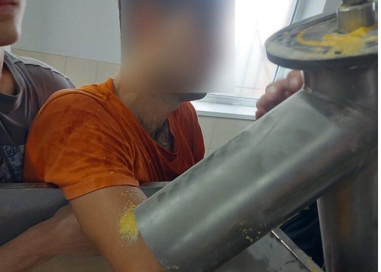 Un bărbat a fost salvat de IGSU, după ce a rămas cu mâna blocată într-un utilaj