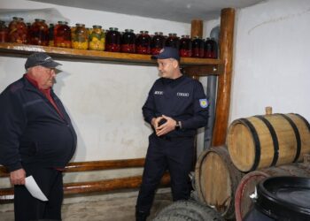 Atenție când produceți vin! Angajații IGSU desfășoară activități de prevenire a intoxicațiilor cu dioxid de carbon
