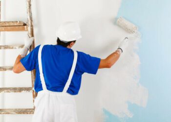 Un tânăr a murit după ce a lucrat 104 zile consecutive. I-au cedat organele interne