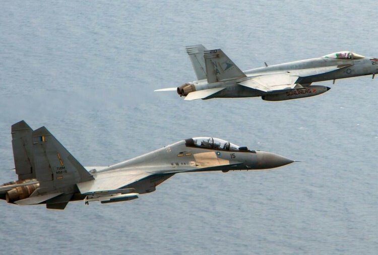 Alertă în Asia. China a trimis 43 de avioane şi 8 nave de război în jurul Taiwanului