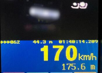 Cu viteză mare pe străzile din capitală. Un șofer grăbit, stopat de oamenii legii