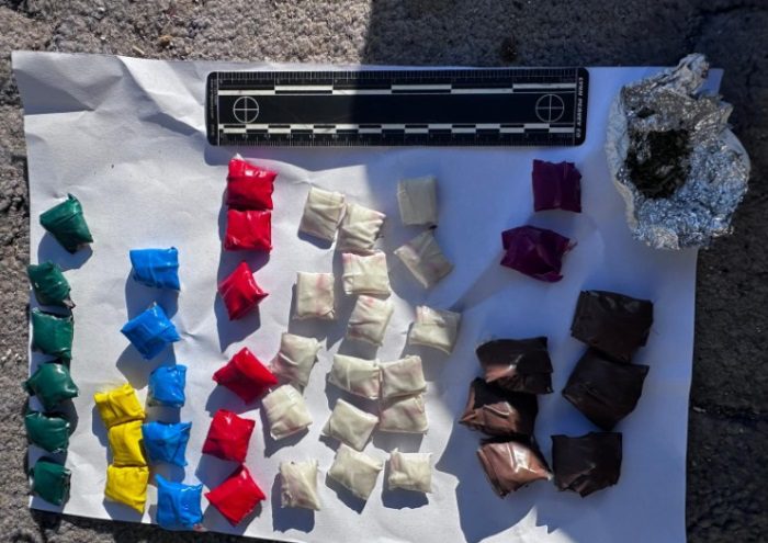 VIDEO | Vindeau droguri pe Telegram. Șase bărbați din Sîngerei, reținuți