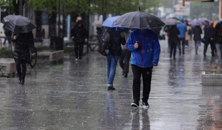 Săptămâna începe cu vreme rece și ploi în nordul R. Moldova